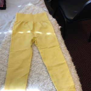 AYBL Motion Seamless Leggings. Size Extra Small. Yellow color